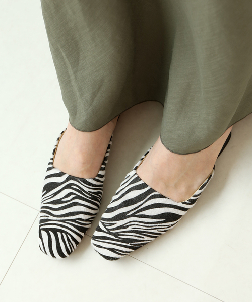 Simplicite(サンプリシテ)の「アニマル柄フラットシューズ◆(スリッポン・レディース・ブラック/ベージュ・SMALL/MEDIUM/LARGE)」の1枚目の写真