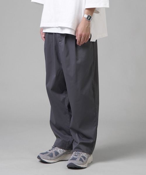 SPINNS（スピンズ）の「ワイドバルーンパンツ（その他パンツ・メンズ・ブラック/チャコール/オフホワイト/グレイッシュベージュ・M/L）」の3枚目の写真