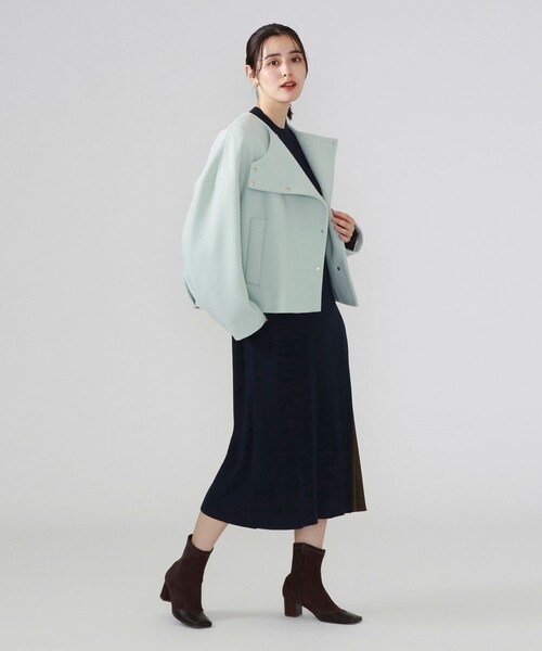 CAST:（キャストコロン）の「ショートライトコート（ノーカラーコート・レディース・ネイビー/オフホワイト/グリーン・M）」の8枚目の写真