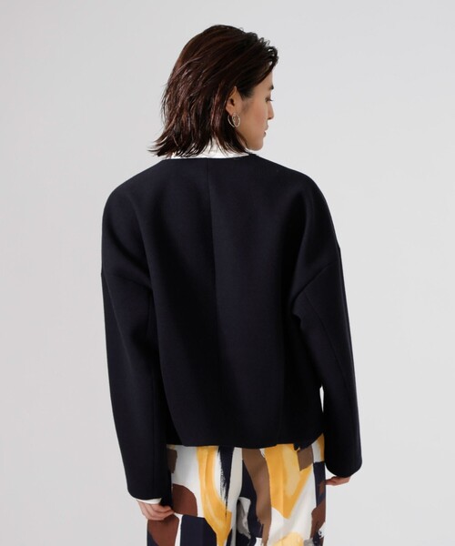 CAST:（キャストコロン）の「ショートライトコート（ノーカラーコート・レディース・ネイビー/オフホワイト/グリーン・M）」の11枚目の写真