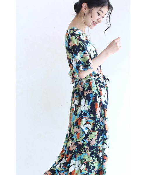 cawaii(カワイイ)の「(紐ベルト付き)鮮やかな花を描いたアートミディアムワンピース(ワンピース・レディース・マルチ・FREE)」の8枚目の写真
