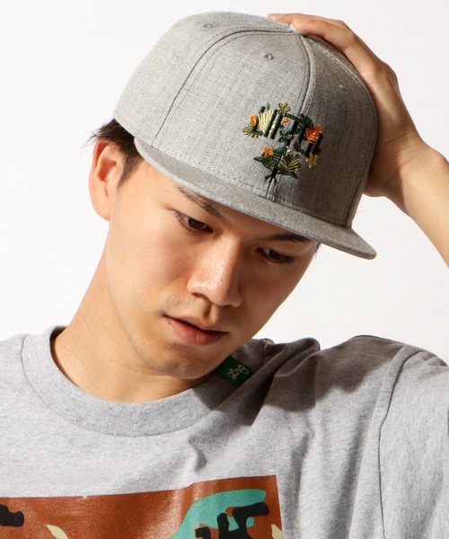 LRG（エルアールジー）の「【LRG】ベイスボールキャップ（キャップ・メンズ・ホワイト/グレー・FREE）」の2枚目の写真