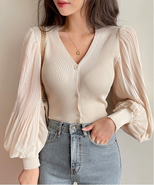 chuu（チュー）の「CHUU Vネックプリーツブラウス（シャツ/ブラウス・レディース・ベージュ・FREE）」の13枚目の写真