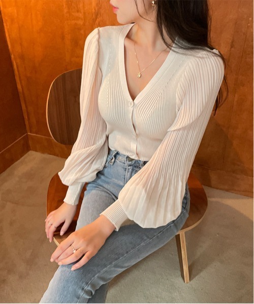 chuu（チュー）の「CHUU Vネックプリーツブラウス（シャツ/ブラウス・レディース・ベージュ・FREE）」の12枚目の写真