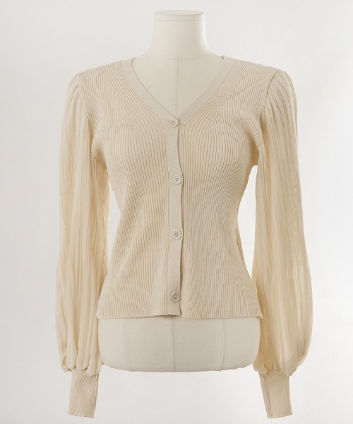 chuu（チュー）の「CHUU Vネックプリーツブラウス（シャツ/ブラウス・レディース・ベージュ・FREE）」の10枚目の写真