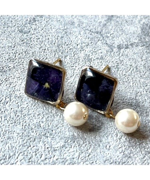 tone(トーン)の「【Willija】金属アレルギー対応《華澄》花びらのピアス(MA)(ピアス(両耳用)・レディース・ピンク/オレンジ/ブルー/グリーン/ホワイト/ネイビー・FREE)」の4枚目の写真