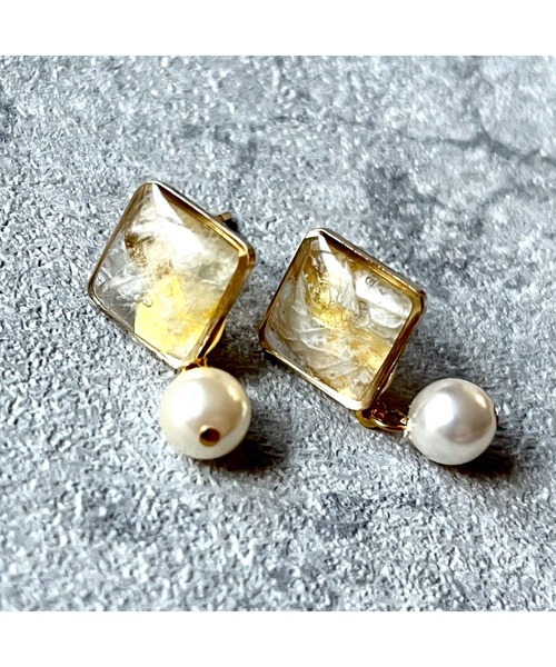 tone(トーン)の「【Willija】金属アレルギー対応《華澄》花びらのピアス(MA)(ピアス(両耳用)・レディース・ピンク/オレンジ/ブルー/グリーン/ホワイト/ネイビー・FREE)」の2枚目の写真