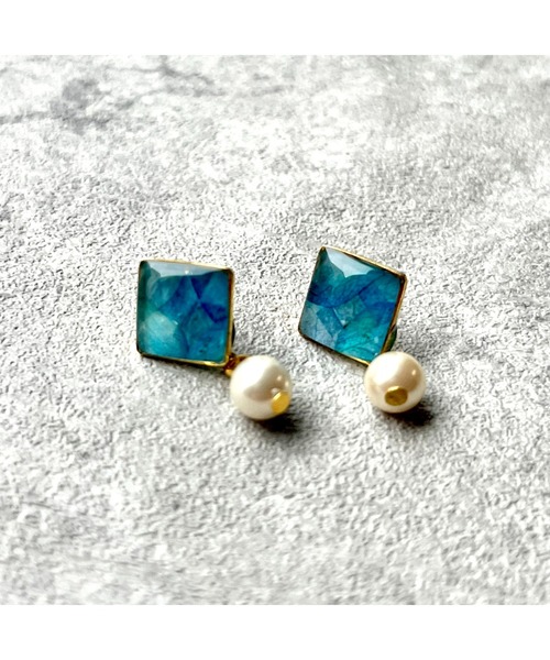 tone(トーン)の「【Willija】金属アレルギー対応《華澄》花びらのピアス(MA)(ピアス(両耳用)・レディース・ピンク/オレンジ/ブルー/グリーン/ホワイト/ネイビー・FREE)」の5枚目の写真