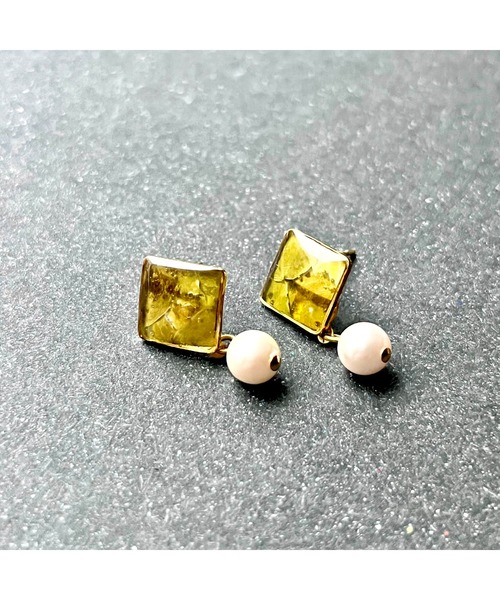 tone(トーン)の「【Willija】金属アレルギー対応《華澄》花びらのピアス(MA)(ピアス(両耳用)・レディース・ピンク/オレンジ/ブルー/グリーン/ホワイト/ネイビー・FREE)」の3枚目の写真