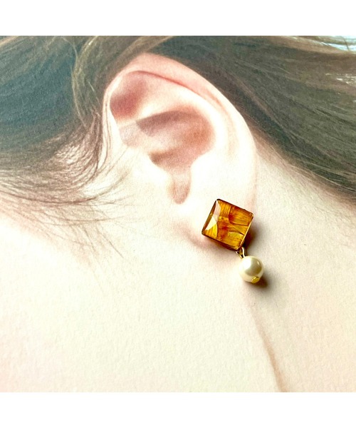 tone(トーン)の「【Willija】金属アレルギー対応《華澄》花びらのピアス(MA)(ピアス(両耳用)・レディース・ピンク/オレンジ/ブルー/グリーン/ホワイト/ネイビー・FREE)」の7枚目の写真