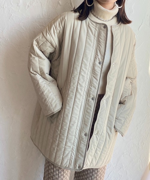 She's Closet（シーズクローゼット）の「ノーカラーパイピング中綿縦キルティングジャケットコート（ノーカラーコート・レディース・ベージュ/アイボリー/モカ・FREE）」の3枚目の写真