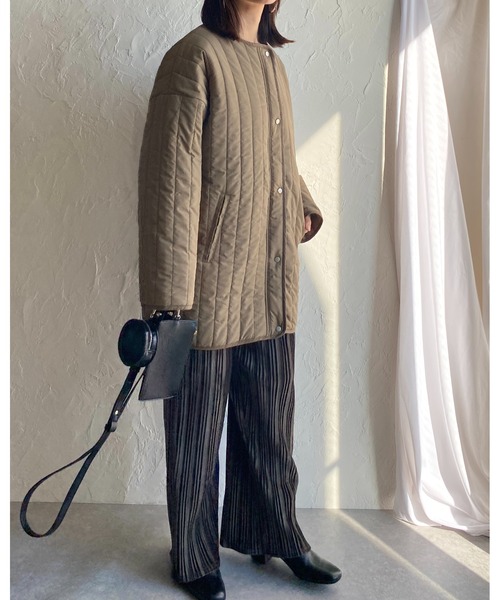 She's Closet（シーズクローゼット）の「ノーカラーパイピング中綿縦キルティングジャケットコート（ノーカラーコート・レディース・ベージュ/アイボリー/モカ・FREE）」の22枚目の写真