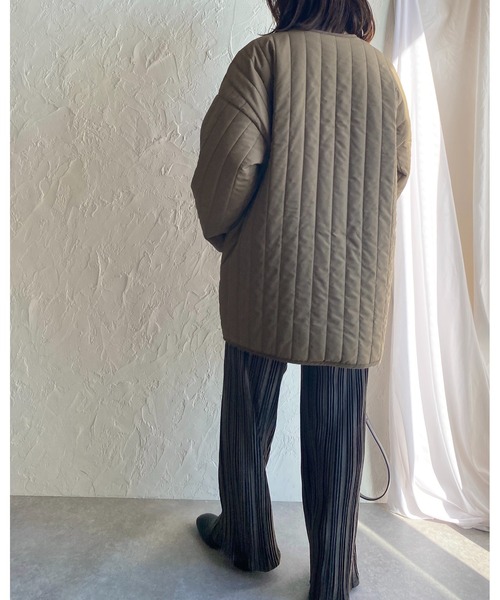 She's Closet（シーズクローゼット）の「ノーカラーパイピング中綿縦キルティングジャケットコート（ノーカラーコート・レディース・ベージュ/アイボリー/モカ・FREE）」の20枚目の写真