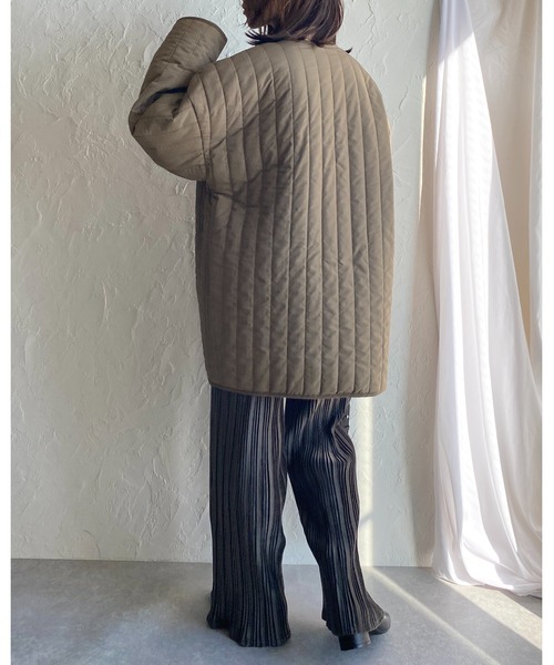 She's Closet（シーズクローゼット）の「ノーカラーパイピング中綿縦キルティングジャケットコート（ノーカラーコート・レディース・ベージュ/アイボリー/モカ・FREE）」の19枚目の写真