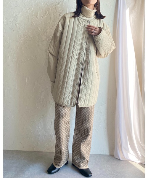 She's Closet（シーズクローゼット）の「ノーカラーパイピング中綿縦キルティングジャケットコート（ノーカラーコート・レディース・ベージュ/アイボリー/モカ・FREE）」の17枚目の写真