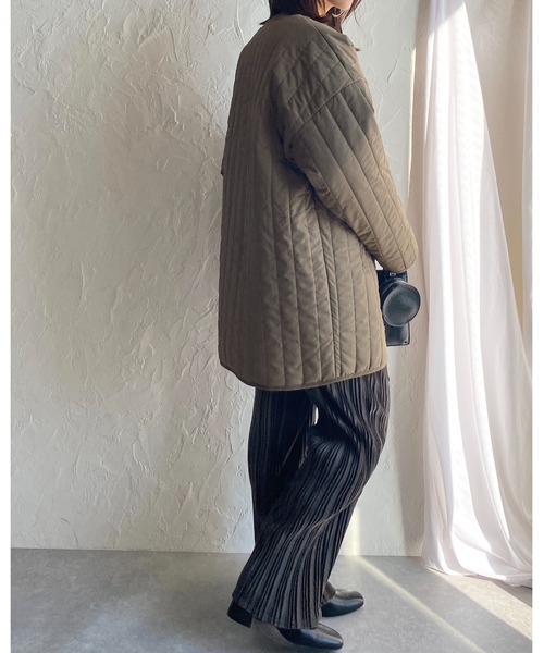 She's Closet（シーズクローゼット）の「ノーカラーパイピング中綿縦キルティングジャケットコート（ノーカラーコート・レディース・ベージュ/アイボリー/モカ・FREE）」の14枚目の写真