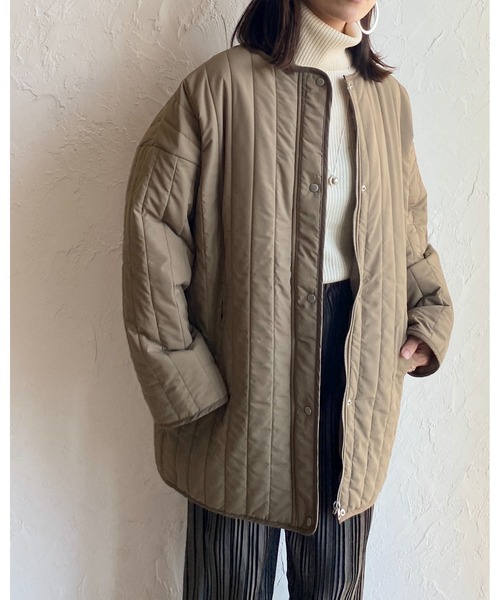 She's Closet（シーズクローゼット）の「ノーカラーパイピング中綿縦キルティングジャケットコート（ノーカラーコート・レディース・ベージュ/アイボリー/モカ・FREE）」の13枚目の写真