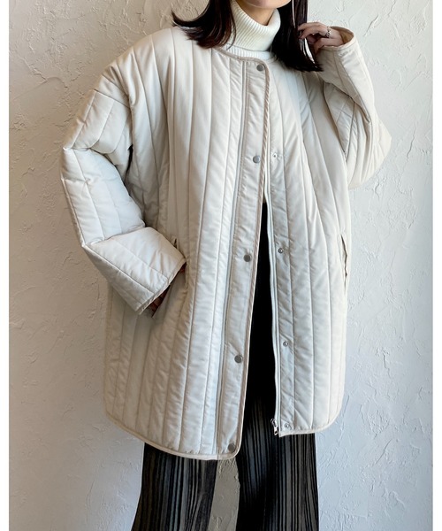 She's Closet（シーズクローゼット）の「ノーカラーパイピング中綿縦キルティングジャケットコート（ノーカラーコート・レディース・ベージュ/アイボリー/モカ・FREE）」の9枚目の写真