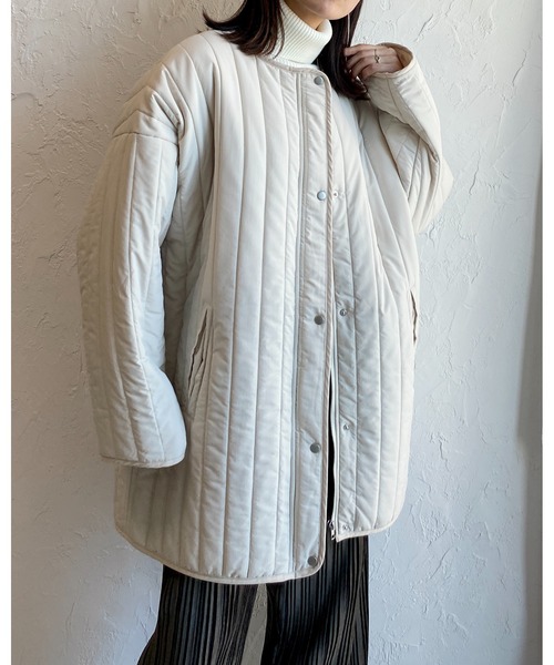 She's Closet（シーズクローゼット）の「ノーカラーパイピング中綿縦キルティングジャケットコート（ノーカラーコート・レディース・ベージュ/アイボリー/モカ・FREE）」の8枚目の写真