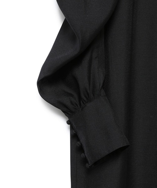 ADAM ET ROPE'(アダムエロペ)の「フォルムスリーブIラインドレス(ワンピース・レディース・ブラック/ブルー・FREE)」の8枚目の写真