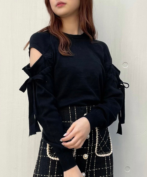 titty＆Co. PETIT by poyo（ティティーアンドコープティバイポヨ）の「【ファッションインフルエンサーPOYO×titty&Co.PETIT 】リボンアクセントニットトップス（ニット/セーター・レディース・ホワイト/ブラック・FREE）」の2枚目の写真