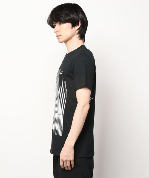 FRED PERRY（フレッドペリー）の「Sound Wave Graphic T-Shirt