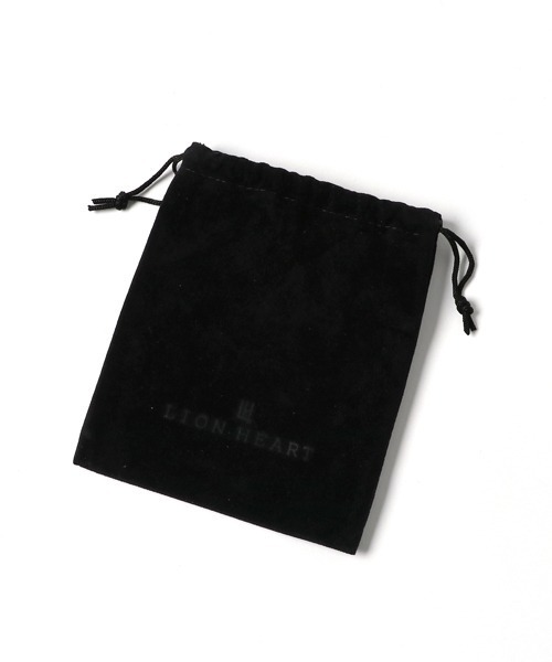 LION HEART（ライオンハート）の「【限定展開】“HAWAIIAN”ジルコニアスタッズピアス/サージカルステンレス（金属アレルギー対応）【LION HEART / ライオンハート】（ピアス（片耳用）・メンズ・シルバー/ライトブラック・ONE SIZE）」の3枚目の写真