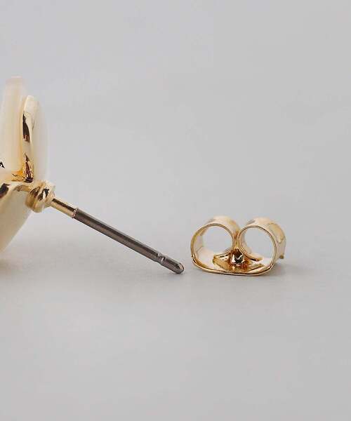 ANEMONE（アネモネ）の「ビジュー×シェルフラワーピアス（ピアス（両耳用）・レディース・アイボリー・FREE）」の10枚目の写真