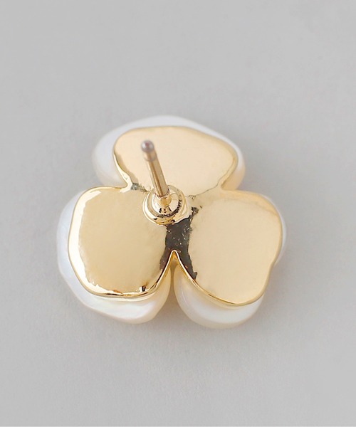 ANEMONE（アネモネ）の「ビジュー×シェルフラワーピアス（ピアス（両耳用）・レディース・アイボリー・FREE）」の5枚目の写真