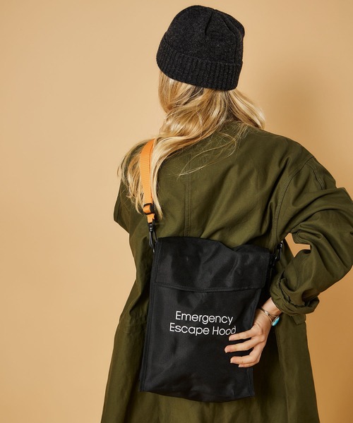 MILITARY（ミリタリー）の「EMERGENCY ESCAPE HOOD BAG/ エマージェンシー エスケープ フード バッグ（ショルダーバッグ・メンズ・ブラック・ONE SIZE）」の6枚目の写真