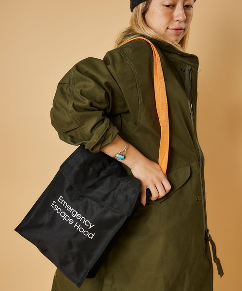 MILITARY（ミリタリー）の「EMERGENCY ESCAPE HOOD BAG/ エマージェンシー エスケープ フード バッグ（ショルダーバッグ・メンズ・ブラック・ONE SIZE）」の7枚目の写真