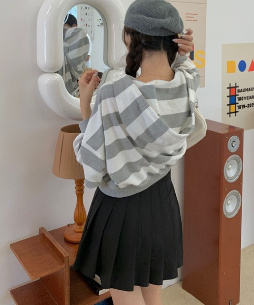 meJane(ミージェーン)の「BIGボーダークロップドZIPアップパーカー【ZOZOTOWN限定】(パーカー・レディース・ブラック/グレー・FREE)」の11枚目の写真