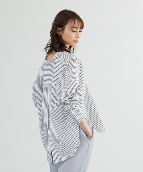 abahouse mavie(アバハウスマヴィ)の「後ボタンスキッパーシャツ(シャツ/ブラウス・レディース・ホワイト/グレー/セージグリーン/ストライプ・フリー)」の4枚目の写真