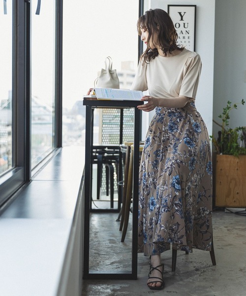 Andemiu(アンデミュウ)の「パワショルカットソー276684(Tシャツ/カットソー・レディース・ブラック/イエロー/ブルー/アイボリー/パープル・FREE)」の6枚目の写真