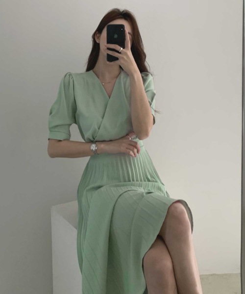 LUGG NAGG(ラグナグ)の「カシュクールプリーツワンピース(ワンピース・レディース・レモンイエロー/ミント/ブルーグレー/コーラル・M/L)」の6枚目の写真