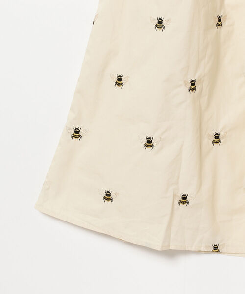 Ray BEAMS(レイビームス)の「sister jane / Humble Bee Embroidery Skirt(スカート・レディース・ベージュ・SMALL)」の5枚目の写真