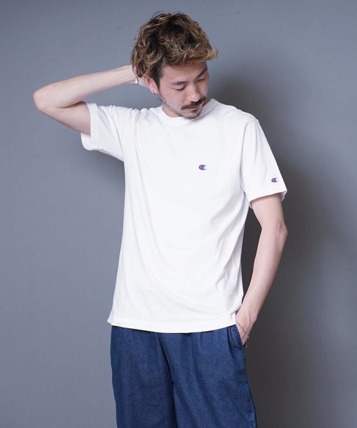 Champion(チャンピオン)の「【CHAMPION/チャンピオン】ブランドベストセラーアイテム 定番の無地 ワンポイントブランドロゴ入り スタンダードシルエット ユニセックスサイジング ベーシック半袖Tシャツ カットソー(Tシャツ/カットソー・メンズ・イエロー/ブラック/ホワイト/パープル/オレンジ/ベージュ/ダークグリーン/ネイビー/ライトグリーン/ライトベージュ・LARGE/MEDIUM/SMALL/X-LARGE/XX-LARGE)」の14枚目の写真