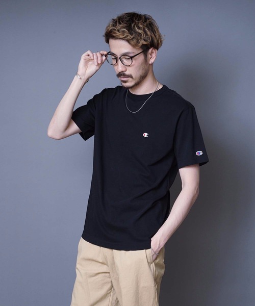 Champion(チャンピオン)の「【CHAMPION/チャンピオン】ブランドベストセラーアイテム 定番の無地 ワンポイントブランドロゴ入り スタンダードシルエット ユニセックスサイジング ベーシック半袖Tシャツ カットソー(Tシャツ/カットソー・メンズ・イエロー/ブラック/ホワイト/パープル/オレンジ/ベージュ/ダークグリーン/ネイビー/ライトグリーン/ライトベージュ・LARGE/MEDIUM/SMALL/X-LARGE/XX-LARGE)」の15枚目の写真