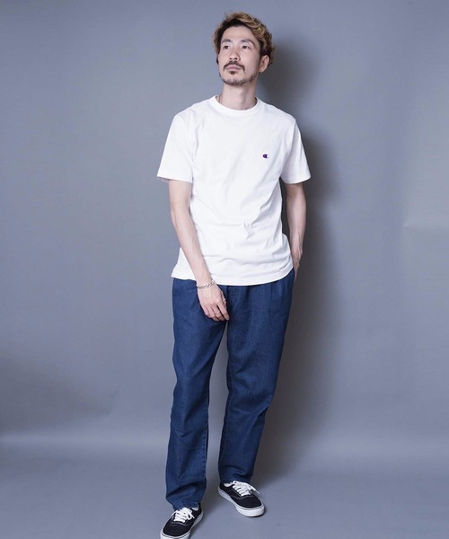 Champion(チャンピオン)の「【CHAMPION/チャンピオン】ブランドベストセラーアイテム 定番の無地 ワンポイントブランドロゴ入り スタンダードシルエット ユニセックスサイジング ベーシック半袖Tシャツ カットソー(Tシャツ/カットソー・メンズ・イエロー/ブラック/ホワイト/パープル/オレンジ/ベージュ/ダークグリーン/ネイビー/ライトグリーン/ライトベージュ・LARGE/MEDIUM/SMALL/X-LARGE/XX-LARGE)」の22枚目の写真