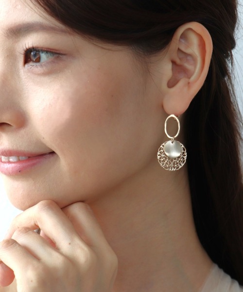 Three Four Time(スリーフォータイム)の「カラー透かしマットメタルピアス(ピアス(両耳用)・レディース・グリーン/ゴールド/ピンク/アイボリー・FREE)」の11枚目の写真