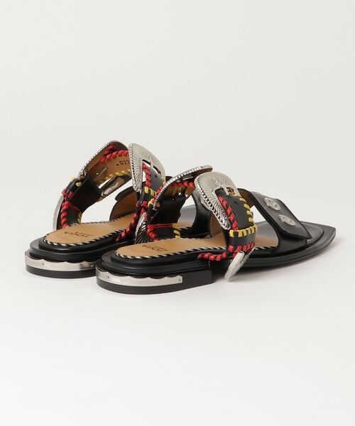 TOGA PULLA（トーガ　プルラ）の「TOGA PULLA METAL BUCKLE SANDAL（サンダル・レディース・ブラック・38/39/35/37/36）」の2枚目の写真