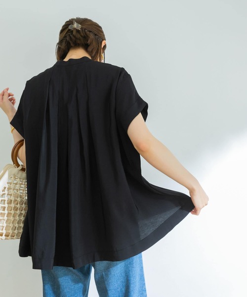 URBAN RESEARCH(アーバンリサーチ)の「フロントデザインフレンチスリーブブラウス(シャツ/ブラウス・レディース・ホワイト/ブラック/ライトカーキ・FREE)」の2枚目の写真