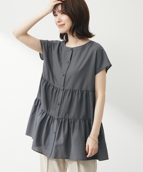 Green Parks(グリーンパークス)の「カラーティアードチュニック(シャツ/ブラウス・レディース・ダークグレー/ピンク/グリーン・FREE)」の2枚目の写真