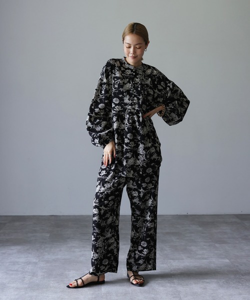 新品　HERENCIA フラワー プリント パイピングライン イージーパンツ HERENCIA（ヘレンチア）の「フラワー プリント パイピングライン