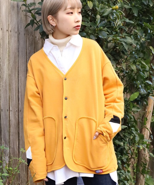 AlexanderLeeChang（アレキサンダーリーチャン）の「BACANCES ALL INCLUSIVE×AlexanderLeeChang/バカンス・オールインクルーシブ×アレキサンダーリーチャン BLC SWET SANKAKU CARDIGAN（カーディガン/ボレロ・メンズ・ブラック/グレー/マスタード・M/L/XL）」の3枚目の写真