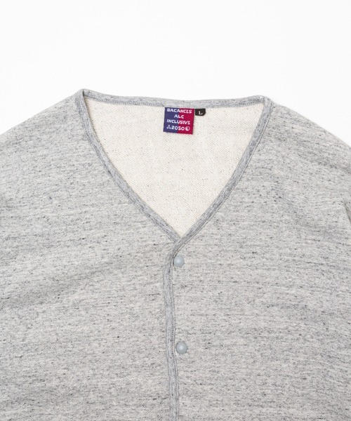 AlexanderLeeChang（アレキサンダーリーチャン）の「BACANCES ALL INCLUSIVE×AlexanderLeeChang/バカンス・オールインクルーシブ×アレキサンダーリーチャン BLC SWET SANKAKU CARDIGAN（カーディガン/ボレロ・メンズ・ブラック/グレー/マスタード・M/L/XL）」の4枚目の写真