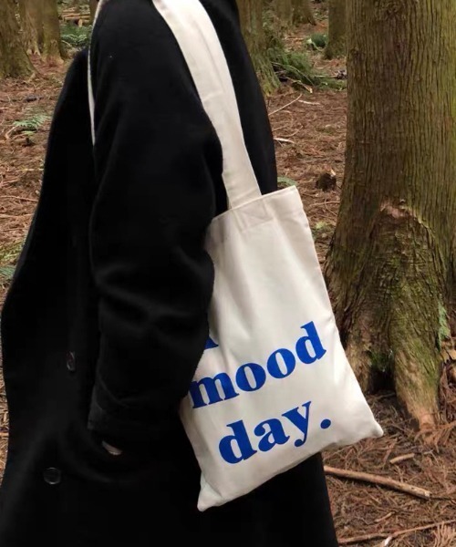 Vipoa(ヴィポア)の「A mood day LOGO BAG(トートバッグ・レディース・ホワイト・FREE)」の1枚目の写真