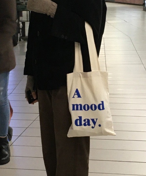 Vipoa(ヴィポア)の「A mood day LOGO BAG(トートバッグ・レディース・ホワイト・FREE)」の6枚目の写真