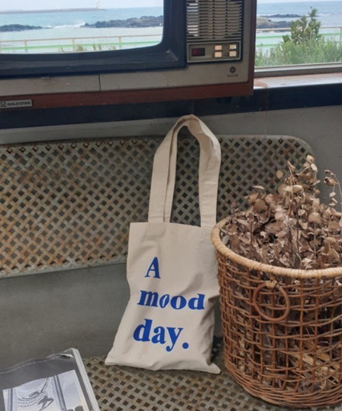 Vipoa(ヴィポア)の「A mood day LOGO BAG(トートバッグ・レディース・ホワイト・FREE)」の4枚目の写真
