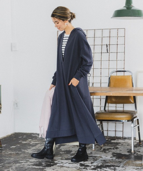 BAYFLOW（ベイフロー）の「裏毛パーカーロングワンピース（ワンピース・レディース・オフホワイト/チャコールグレー/カーキ・SMALL/MEDIUM）」の2枚目の写真